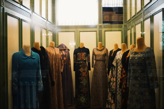 Comment associer vos robes avec le chic parisien - parlezmode.com