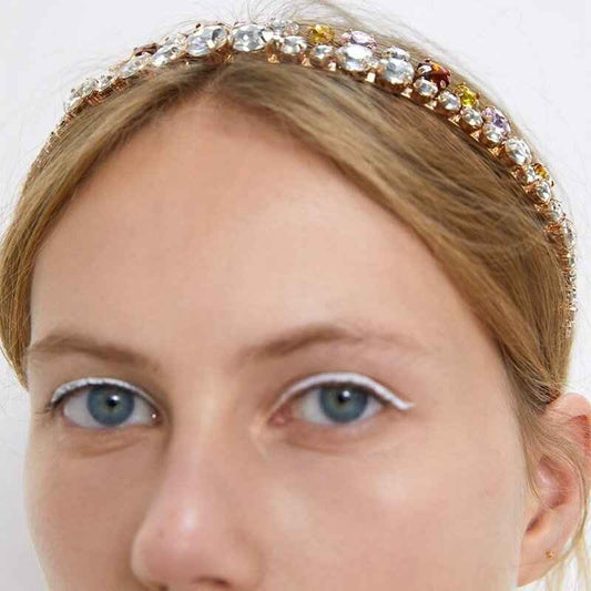 Explorez l'histoire du style parisien chic et son évolution au fil des décennies - parlezmode.com