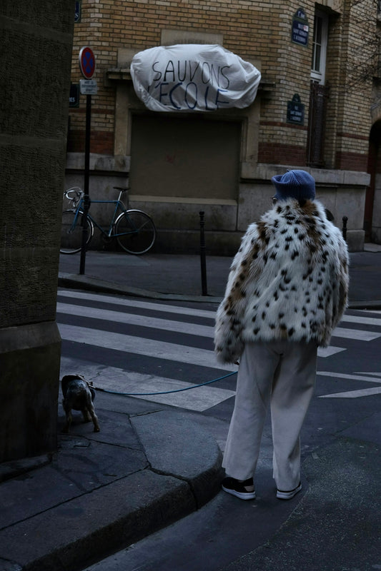 L'Histoire Derrière Le Style Parisien Chic: Un Héritage De Mode - parlezmode.com