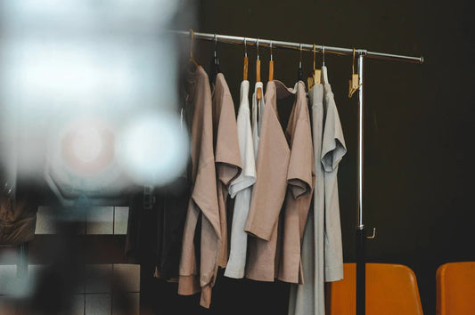 Guide Ultime pour Créer une Capsule Wardrobe - parlezmode.com
