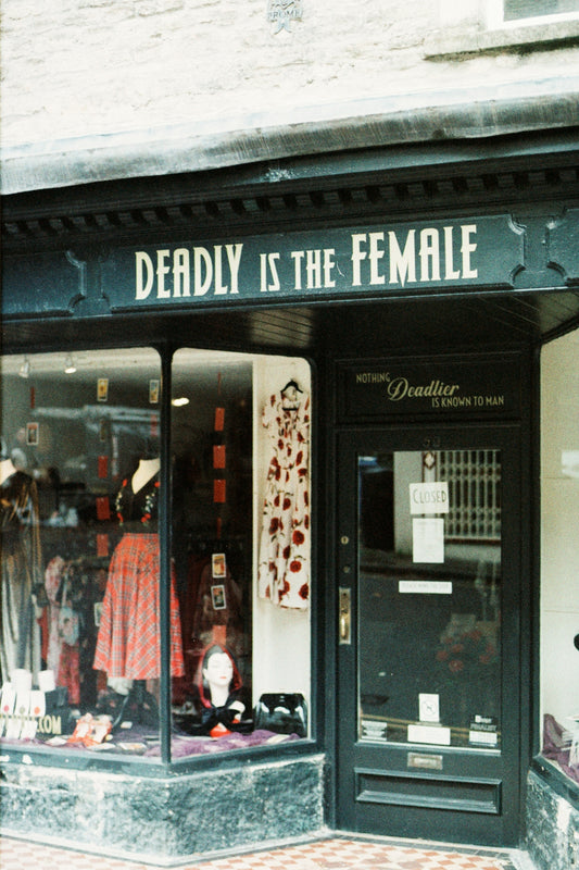 Plongez Dans L'univers De La Boutique De Mode Féminine - parlezmode.com