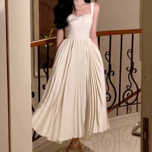 Lumière d’Été – Robe longue plissée à fines bretelles - parlezmode.com