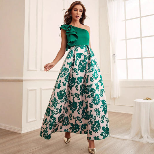 Jardin d’Émeraude – Robe longue asymétrique à imprimé floral - parlezmode.com