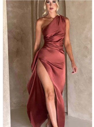 Robe Satinée La Nuit – Coupe Asymétriqu - parlezmode.com