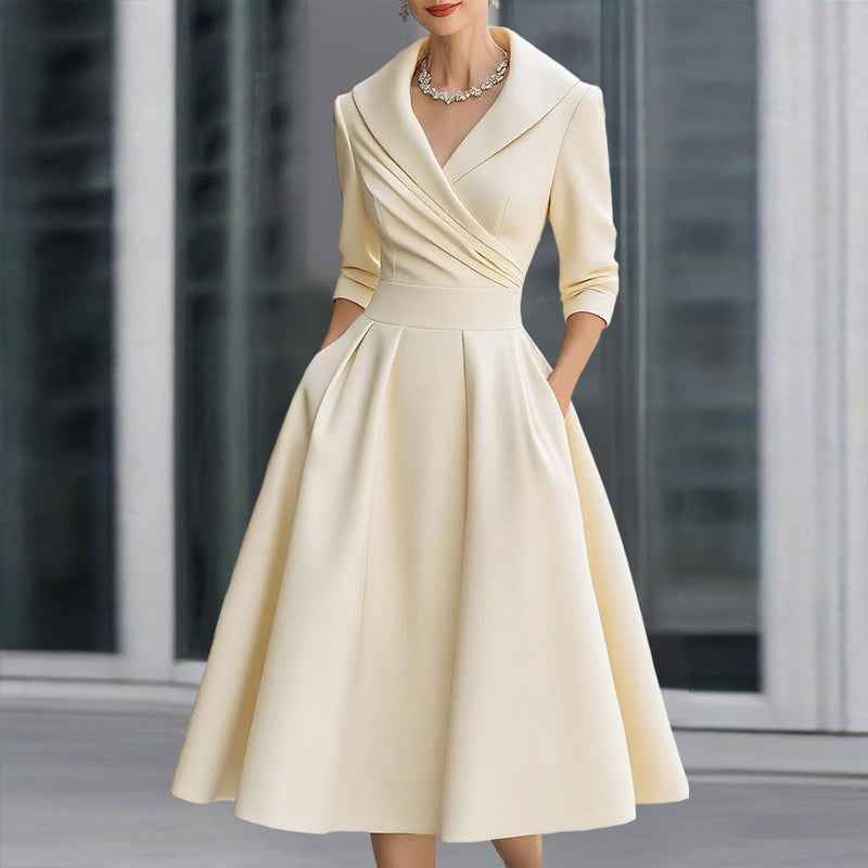 Robe mi - longue élégante pour femme à col en V croisé, jupe évasée et poches — tenue chic de printemps/été - parlezmode.com